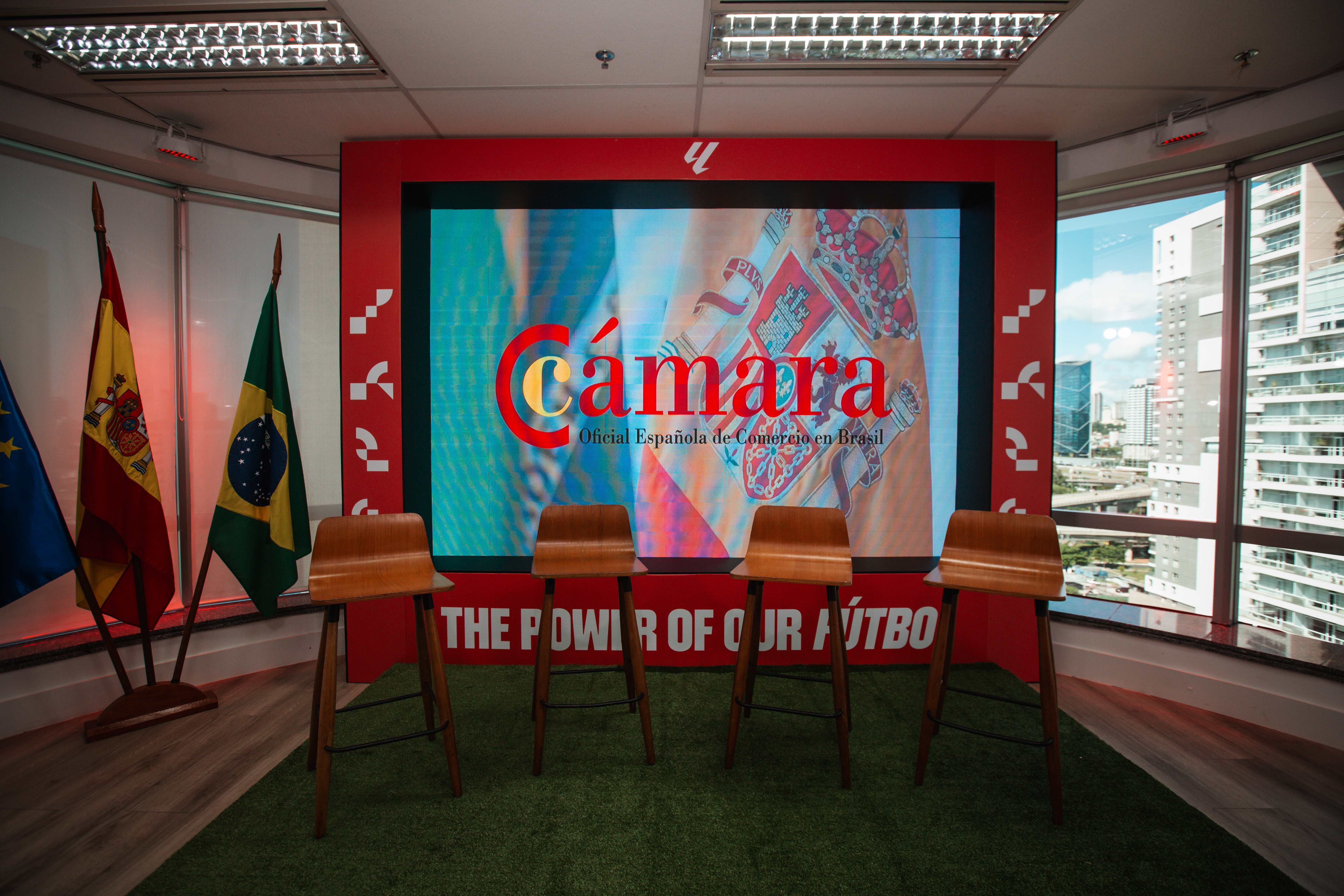 Cámara Española The Power of Our Fútbol — Minério